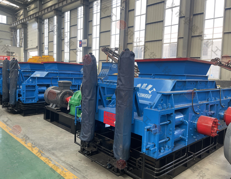 砂料廠制砂機都有哪些，時產(chǎn)50噸對輥制砂機一套多少錢